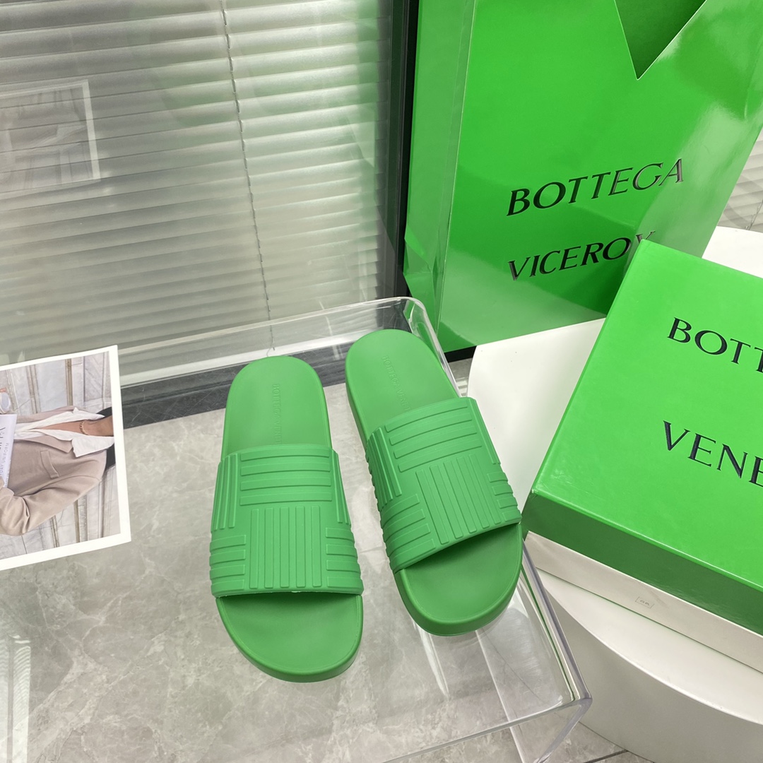 Bottega Veneta Rubber slides - EUR FASHION
