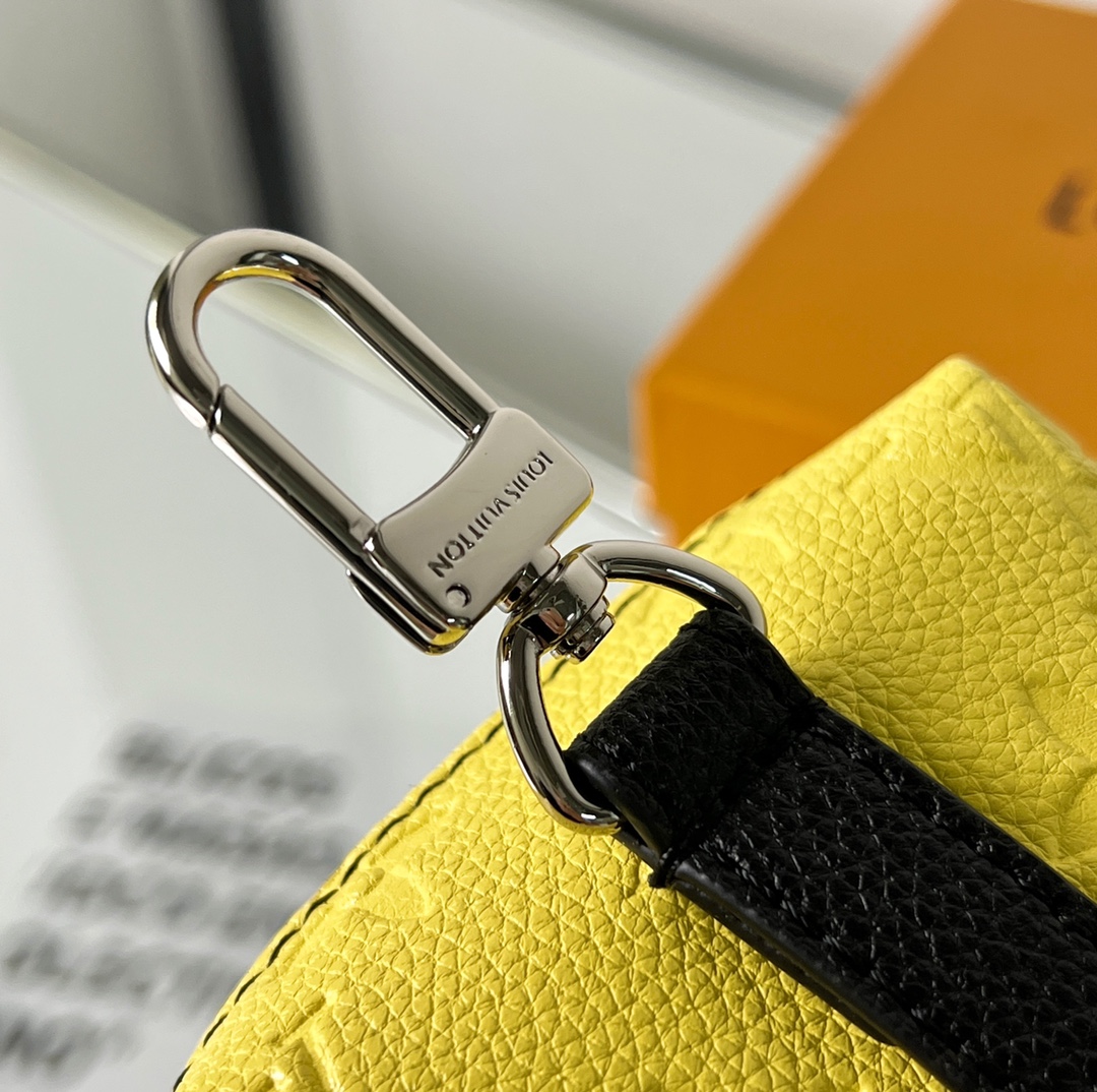 Louis Vuitton Colour Blocks Squared Pouch  M00739 - EUR FASHION