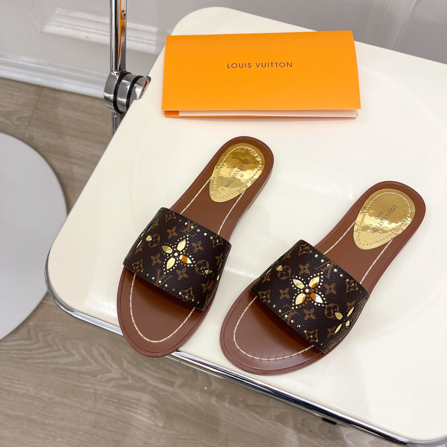 Louis Vuitton Lock It Flat Mule   1A9RC5 - EUR FASHION