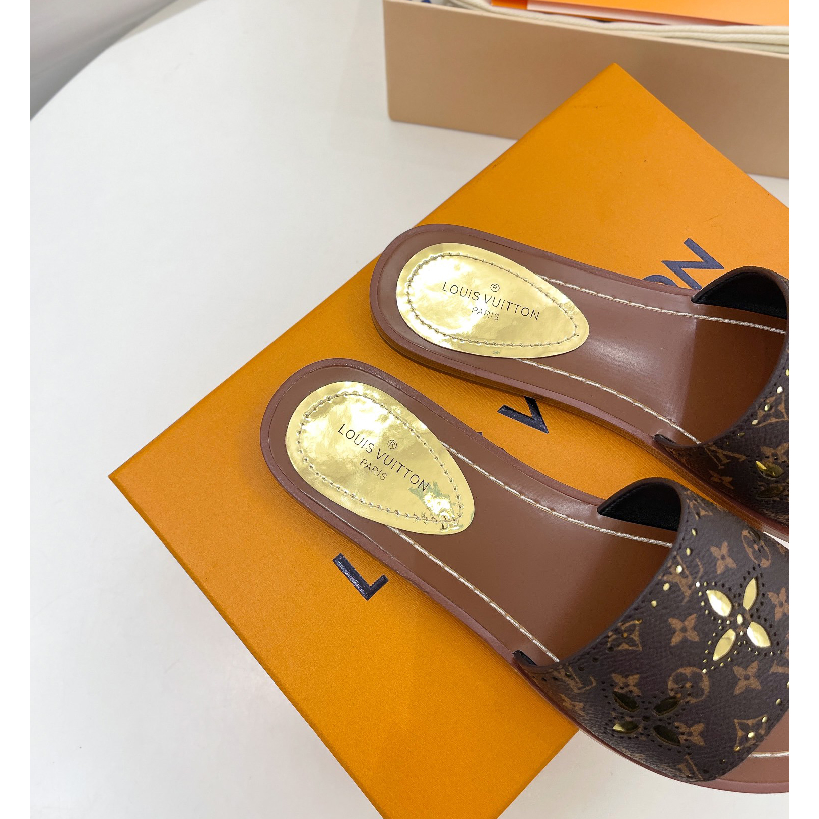 Louis Vuitton Lock It Flat Mule   1A9RC5 - EUR FASHION