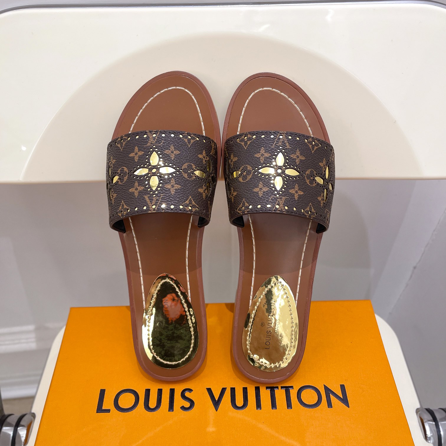 Louis Vuitton Lock It Flat Mule   1A9RC5 - EUR FASHION