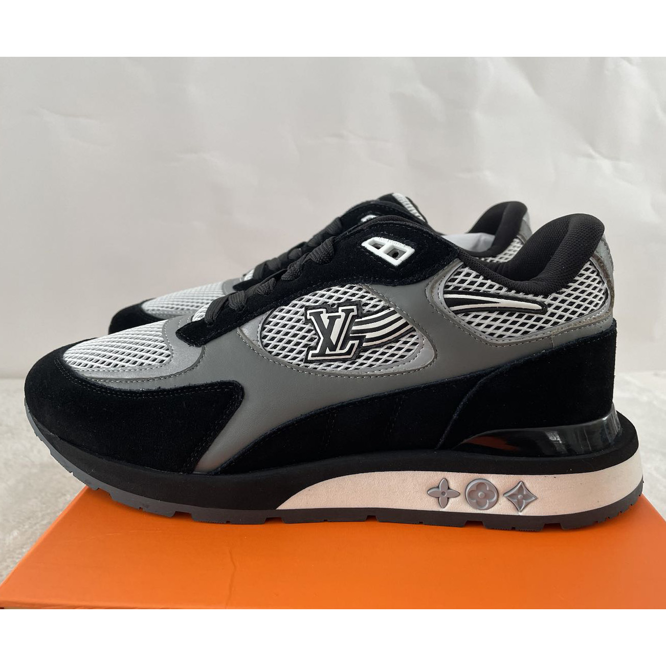 Louis Vuitton Run Away Sneaker(Upon Uk Size)     1A9J1C - EUR FASHION