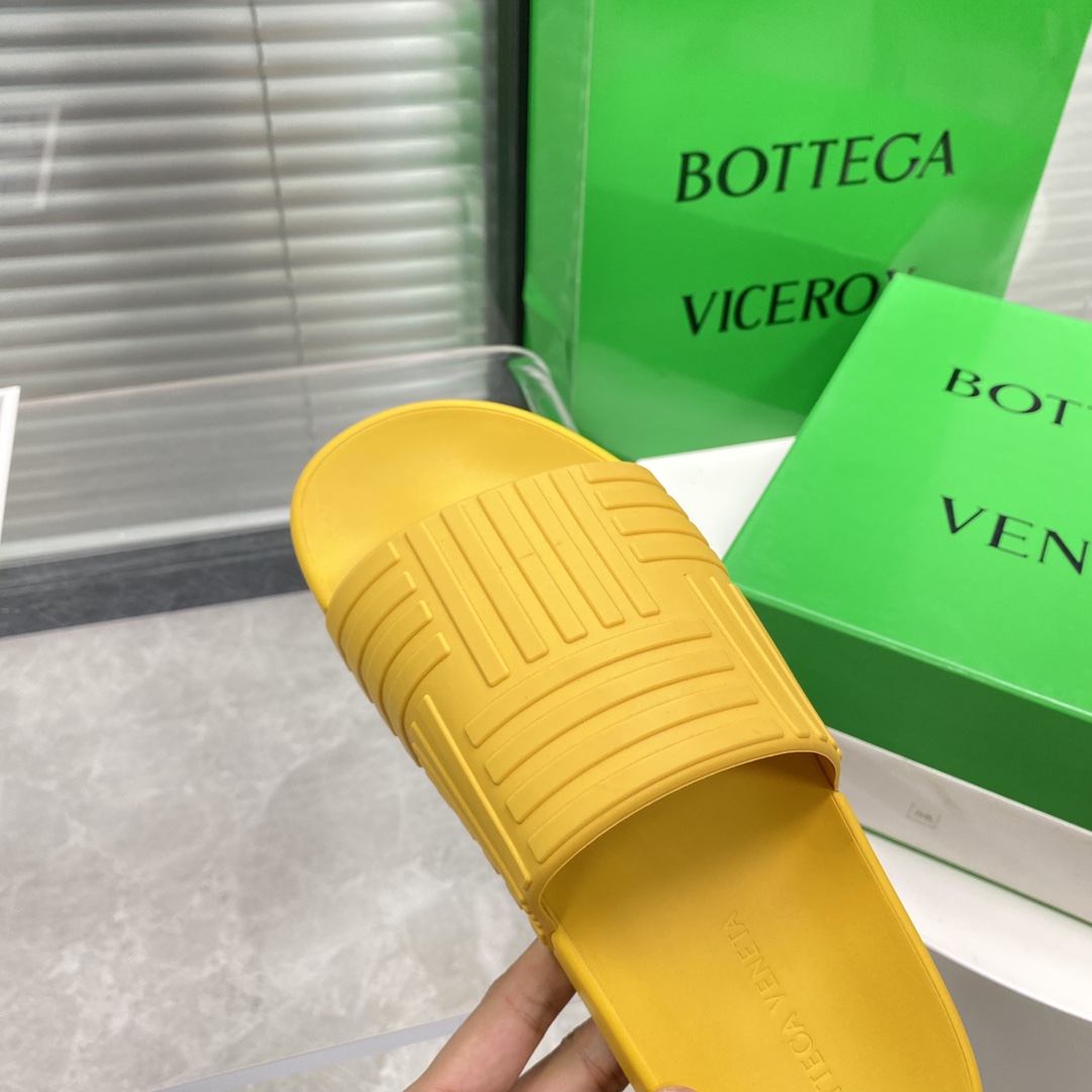 Bottega Veneta Rubber Slides - EUR FASHION