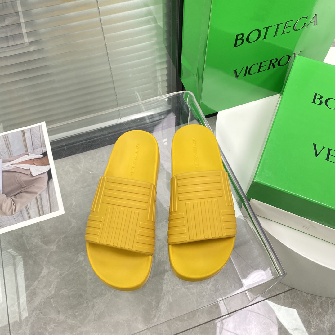 Bottega Veneta Rubber Slides - EUR FASHION