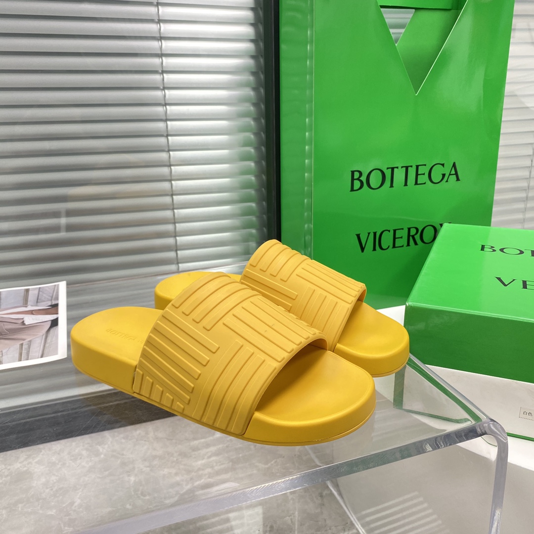 Bottega Veneta Rubber Slides - EUR FASHION