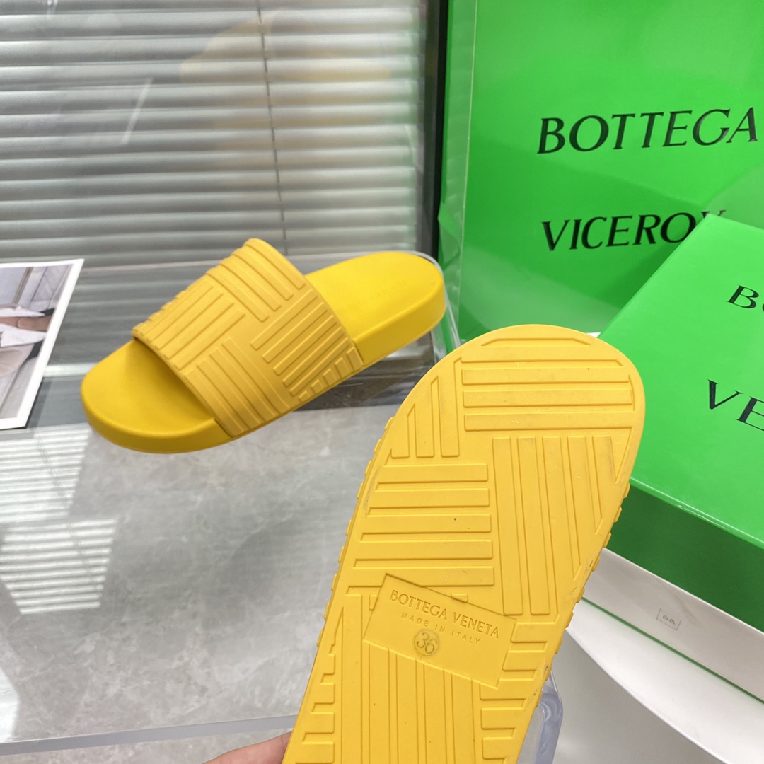 Bottega Veneta Rubber Slides - EUR FASHION