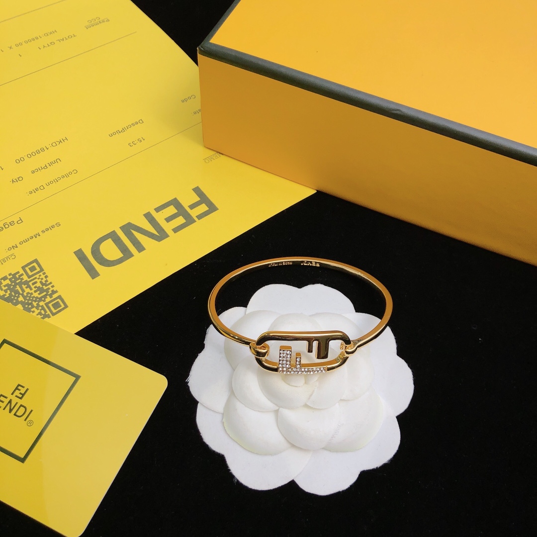 Fendi O’Lock Bracelet - EUR FASHION