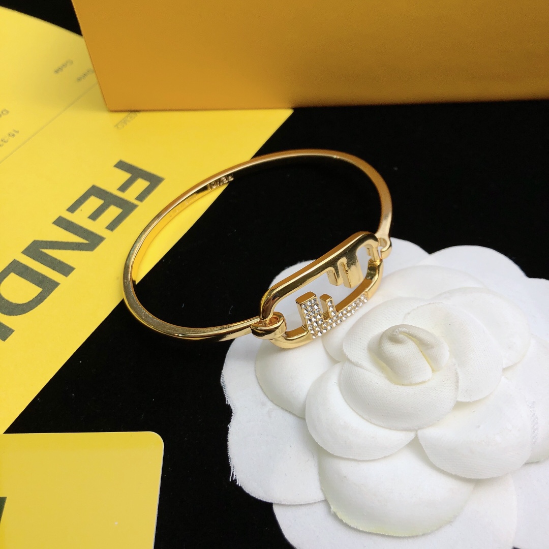 Fendi O’Lock Bracelet - EUR FASHION