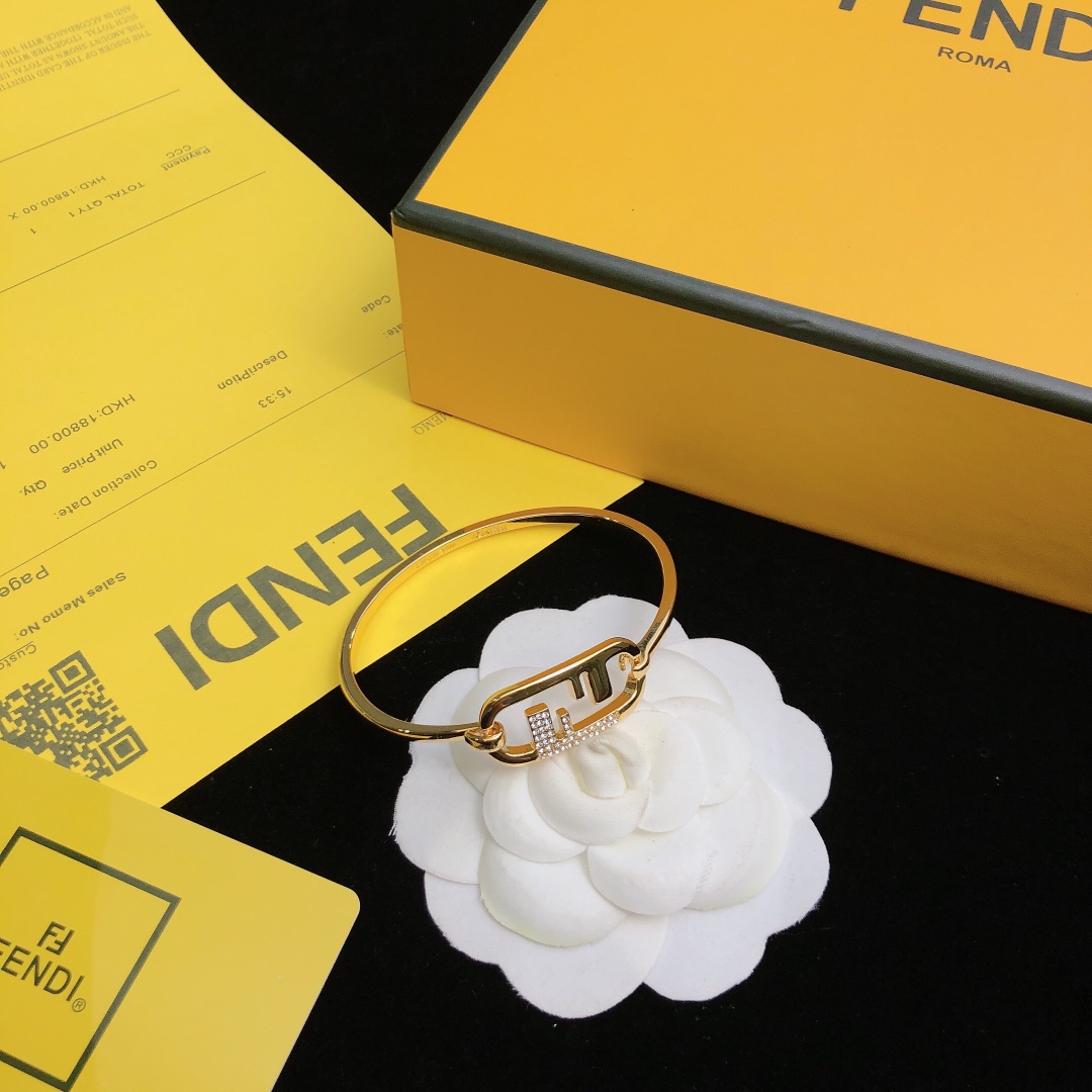 Fendi O’Lock Bracelet - EUR FASHION