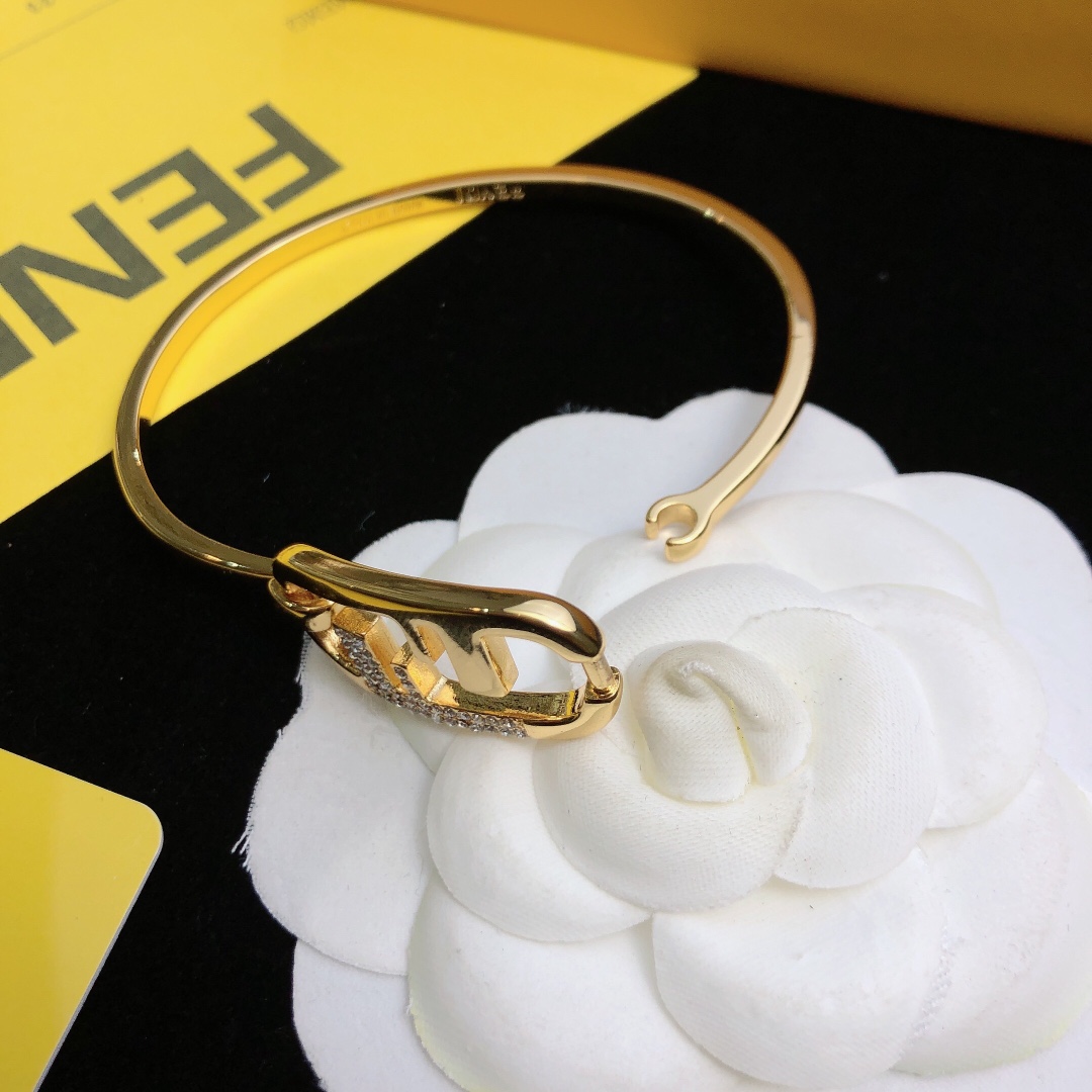 Fendi O’Lock Bracelet - EUR FASHION