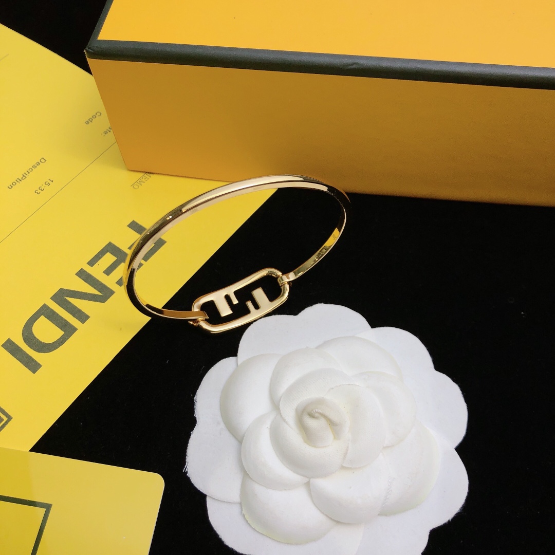 Fendi O’Lock Bracelet - EUR FASHION