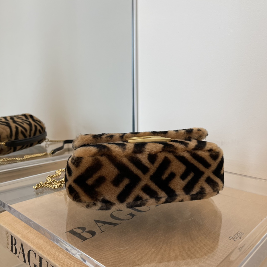 Fendi Baguette Brown Sheepskin Bag - EUR FASHION