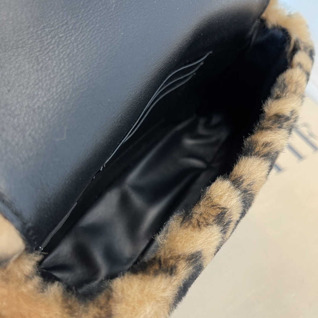 Fendi Baguette Brown Sheepskin Bag - EUR FASHION