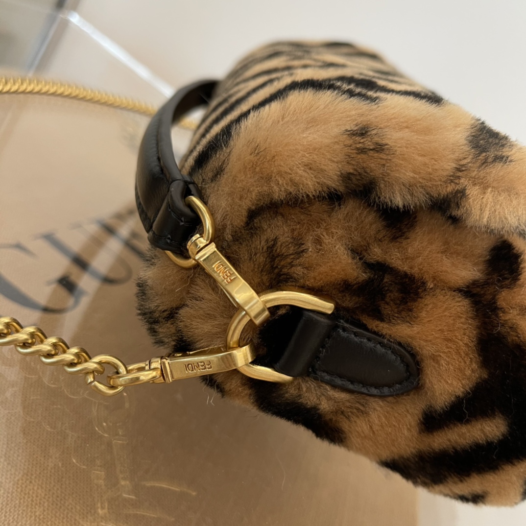 Fendi Baguette Brown Sheepskin Bag - EUR FASHION