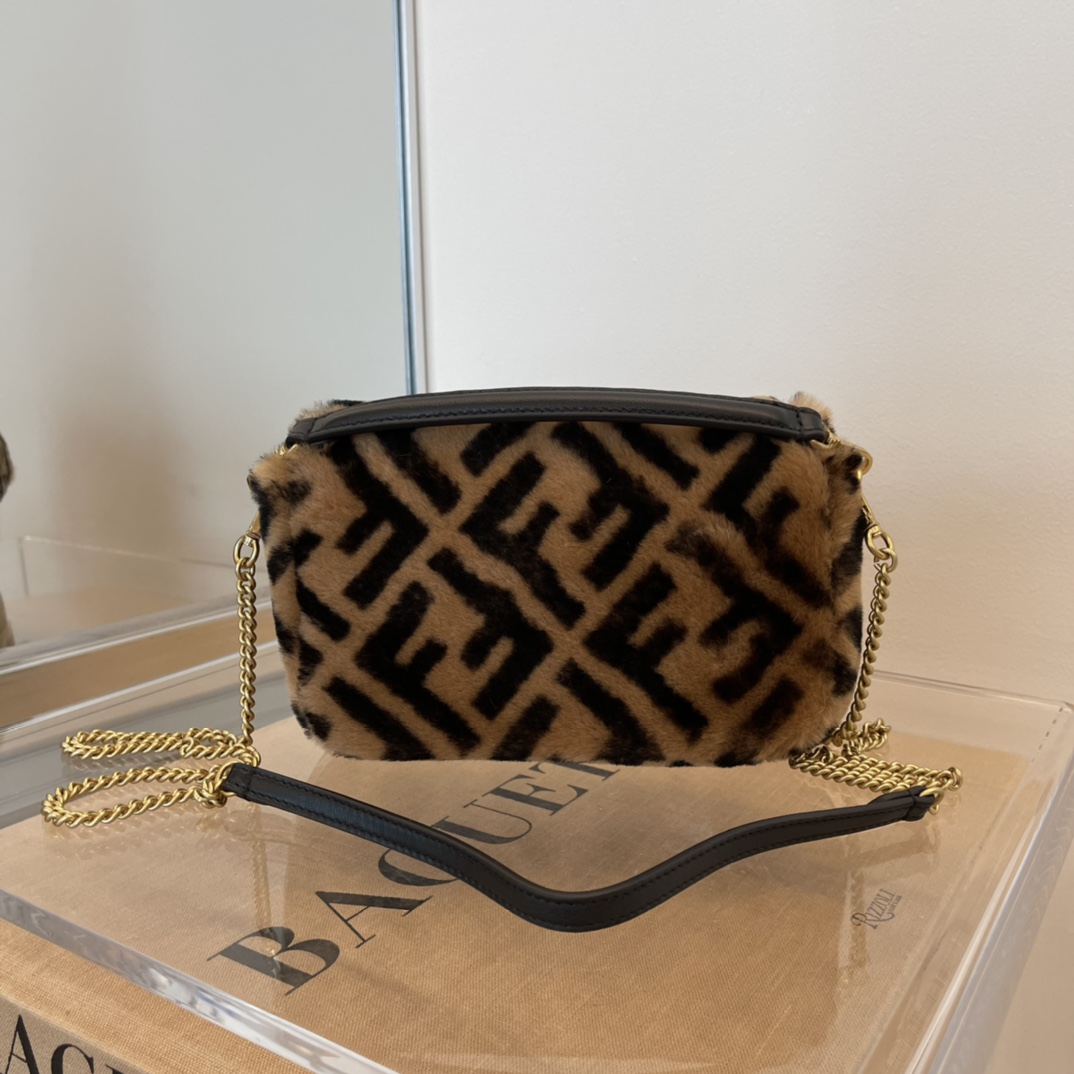 Fendi Baguette Brown Sheepskin Bag - EUR FASHION