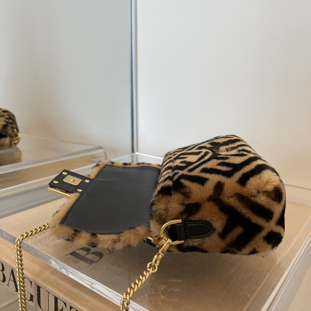 Fendi Baguette Brown Sheepskin Bag - EUR FASHION
