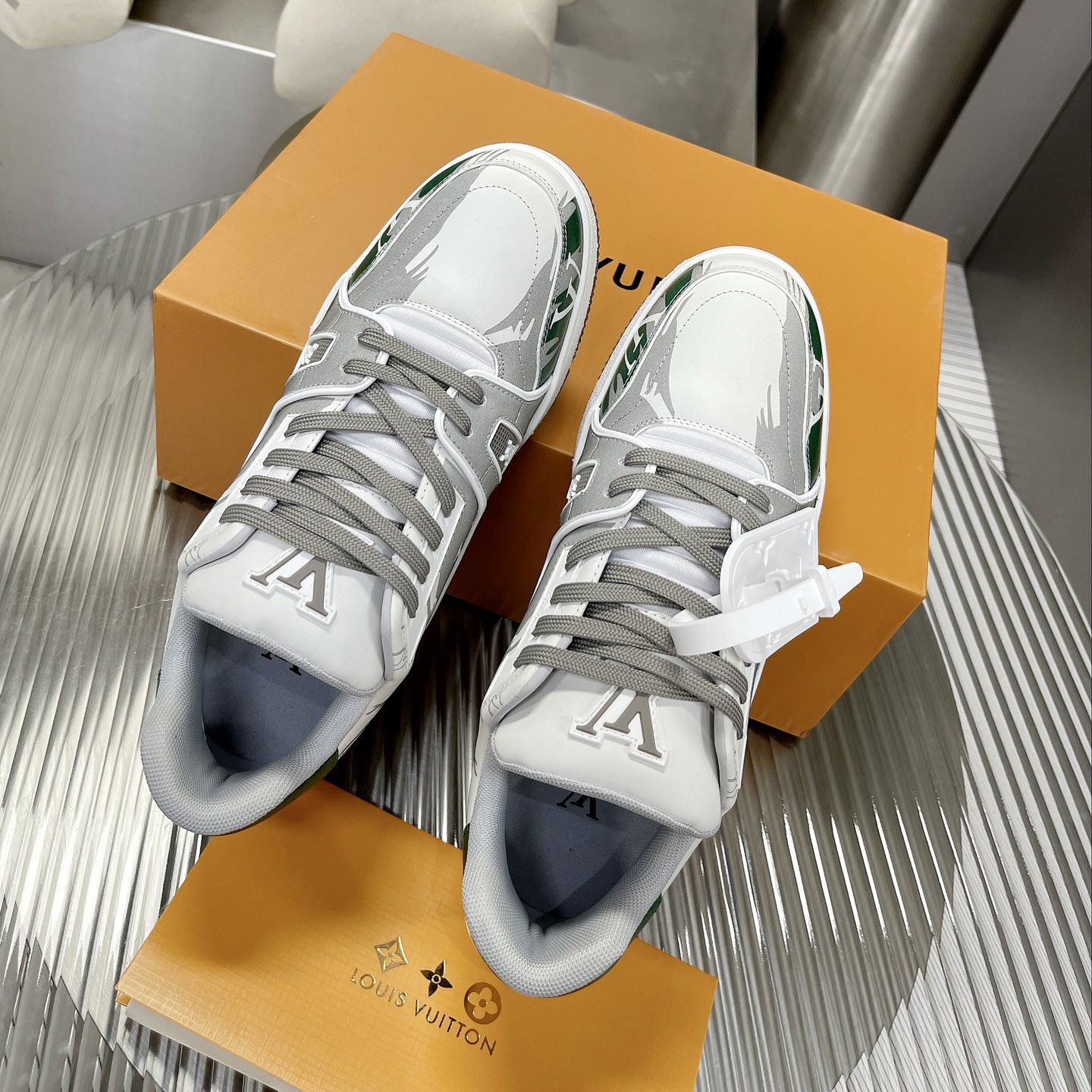 Louis Vuitton LV  Trainer Sneaker      - EUR FASHION