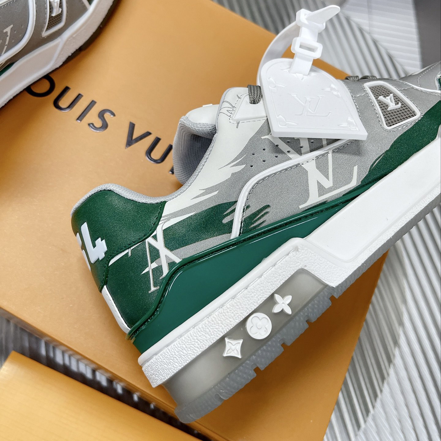 Louis Vuitton LV  Trainer Sneaker      - EUR FASHION