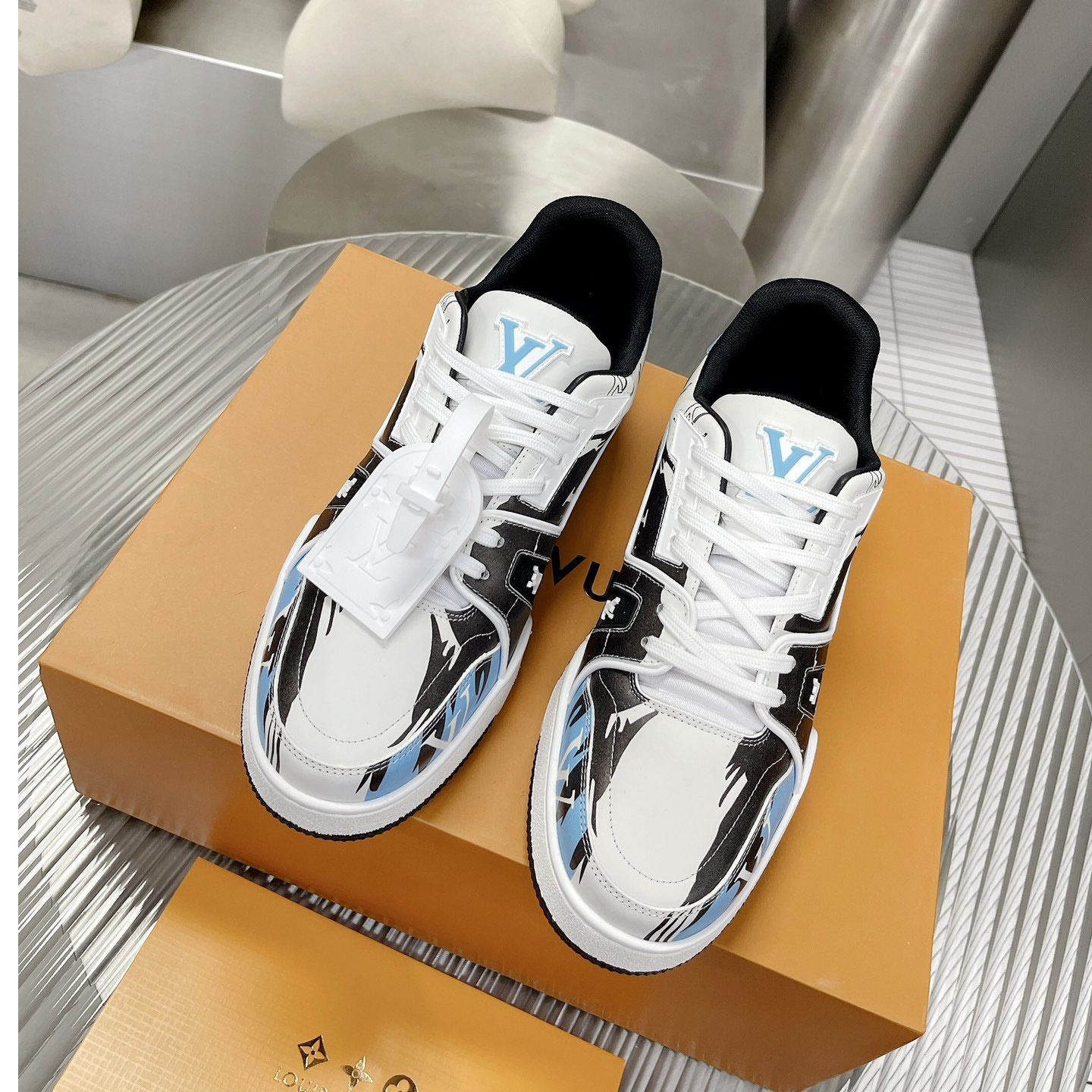 Louis Vuitton LV  Trainer Sneaker     1AA375 - EUR FASHION