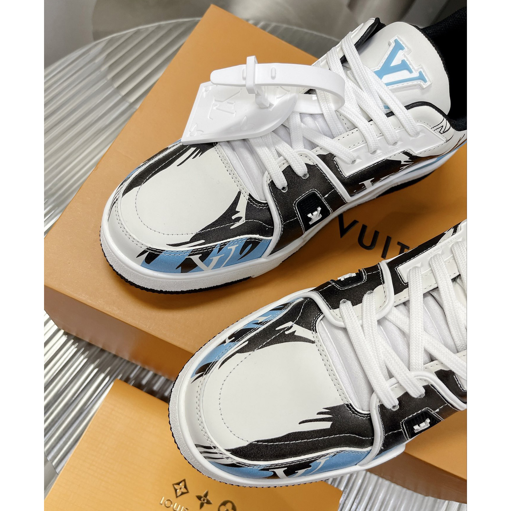 Louis Vuitton LV  Trainer Sneaker     1AA375 - EUR FASHION