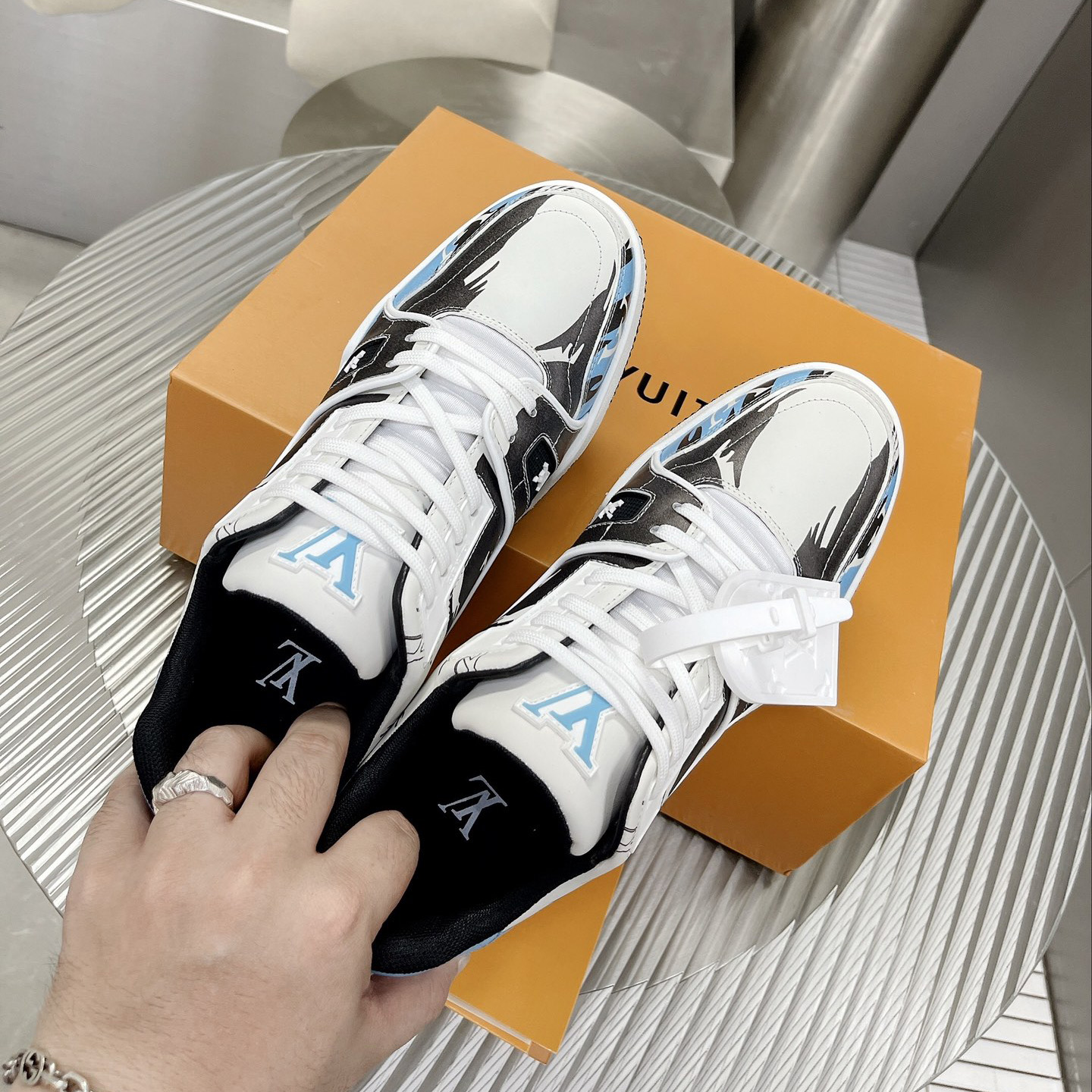 Louis Vuitton LV  Trainer Sneaker     1AA375 - EUR FASHION
