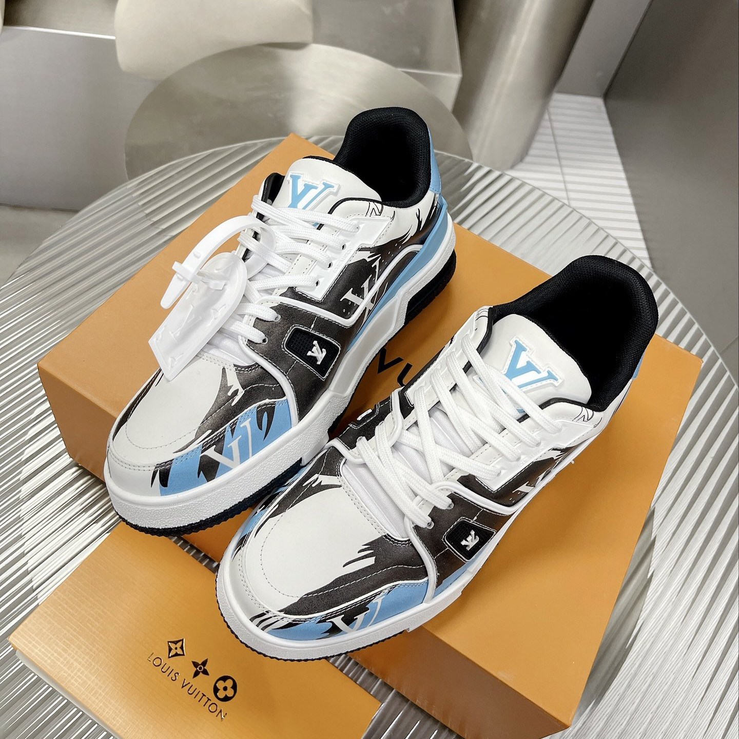 Louis Vuitton LV  Trainer Sneaker     1AA375 - EUR FASHION