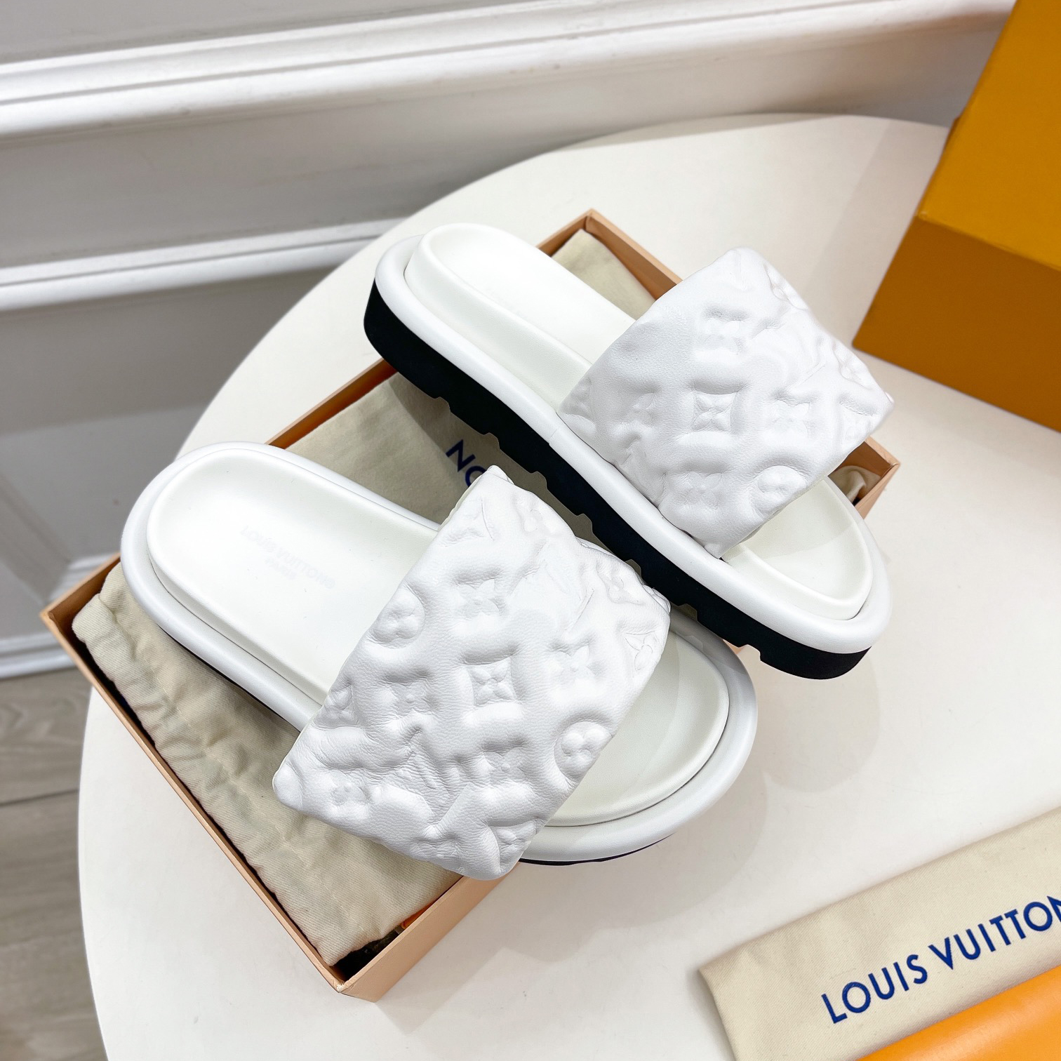 Louis Vuitton Pool Pillow Comfort Mule    1AABKV - EUR FASHION