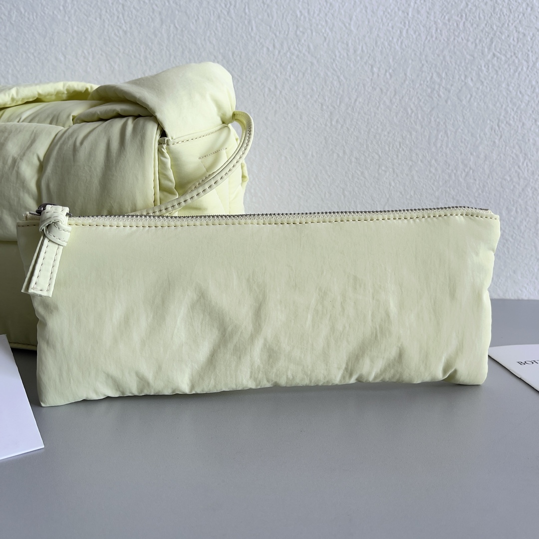 Bottega Veneta Padded Tech Cassette Padded Intreccio Nylon Cross-Body Bag(30-15-7.5cm) - EUR FASHION