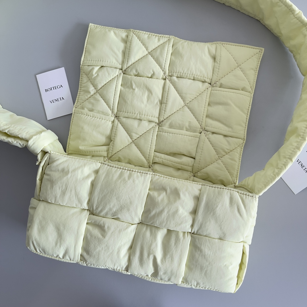 Bottega Veneta Padded Tech Cassette Padded Intreccio Nylon Cross-Body Bag(30-15-7.5cm) - EUR FASHION