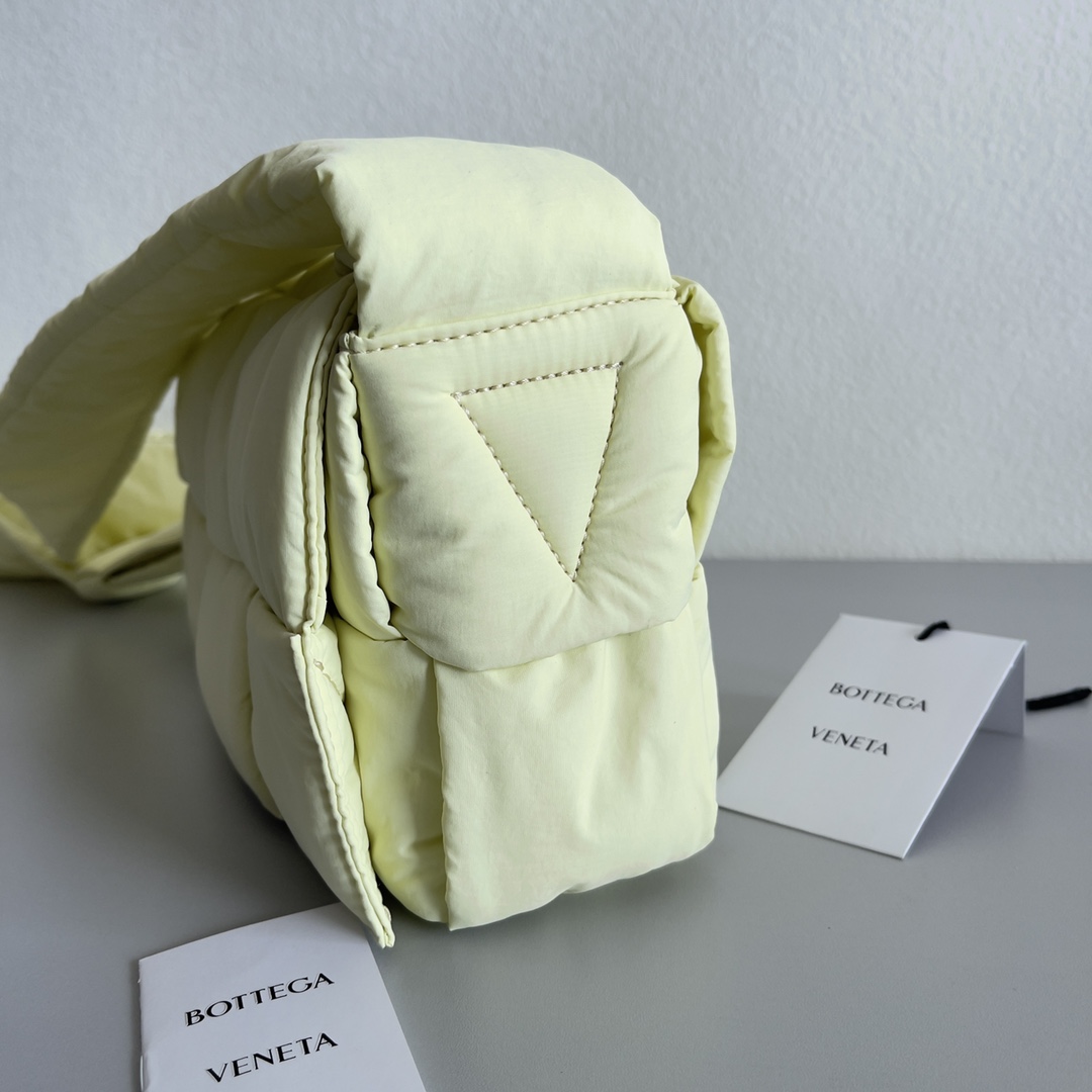 Bottega Veneta Padded Tech Cassette Padded Intreccio Nylon Cross-Body Bag(30-15-7.5cm) - EUR FASHION