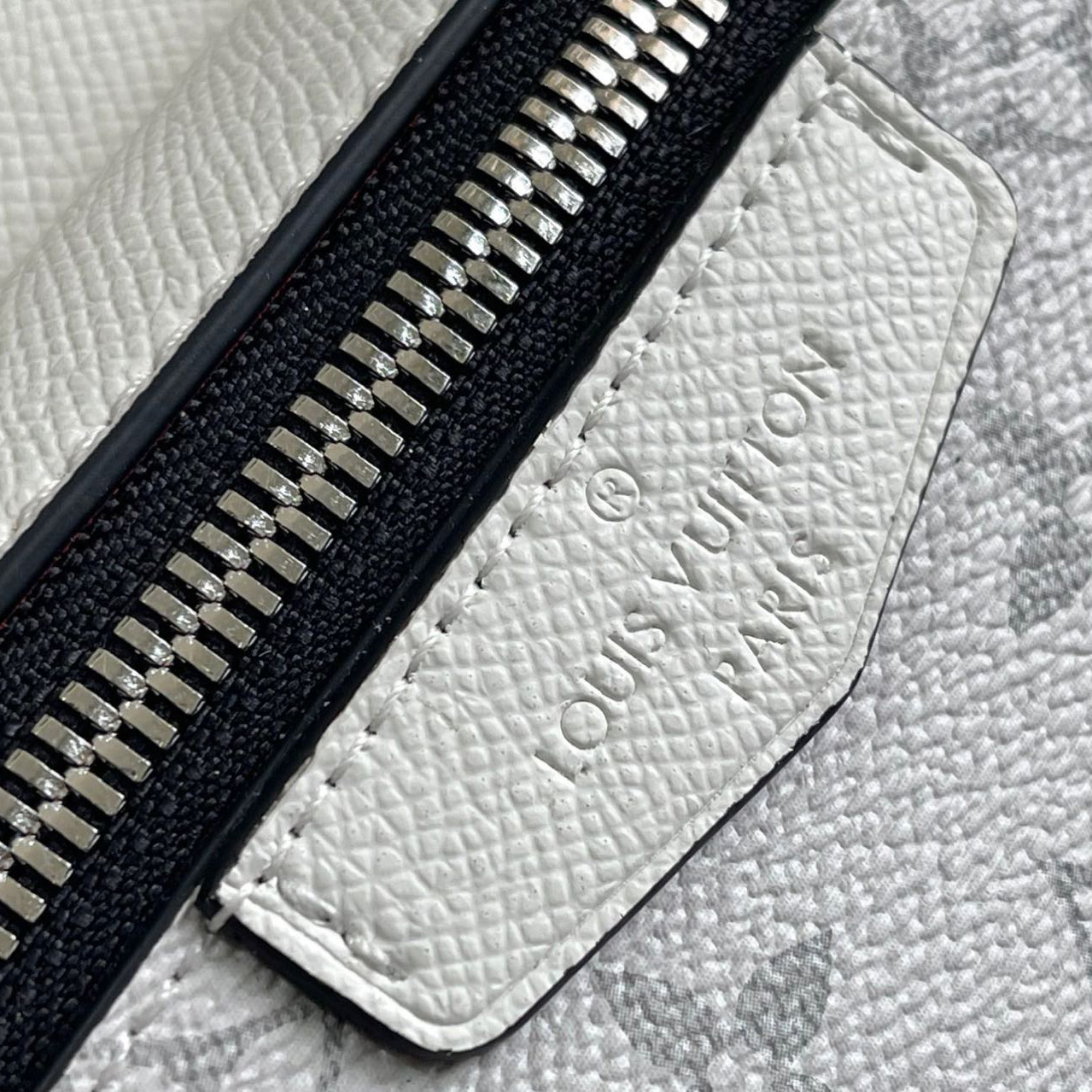Louis Vuitton Monogram Leather Bumbag   (21-17-5cm)    M30247 - EUR FASHION