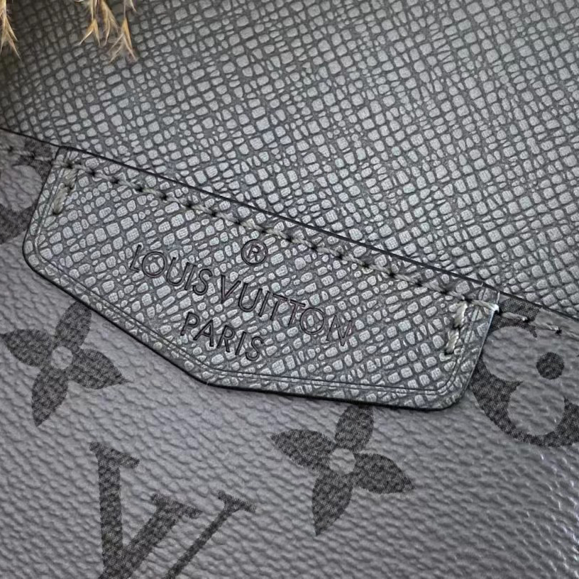 Louis Vuitton Outdoor Slingbag(13-21-5cm)   M30833 - EUR FASHION