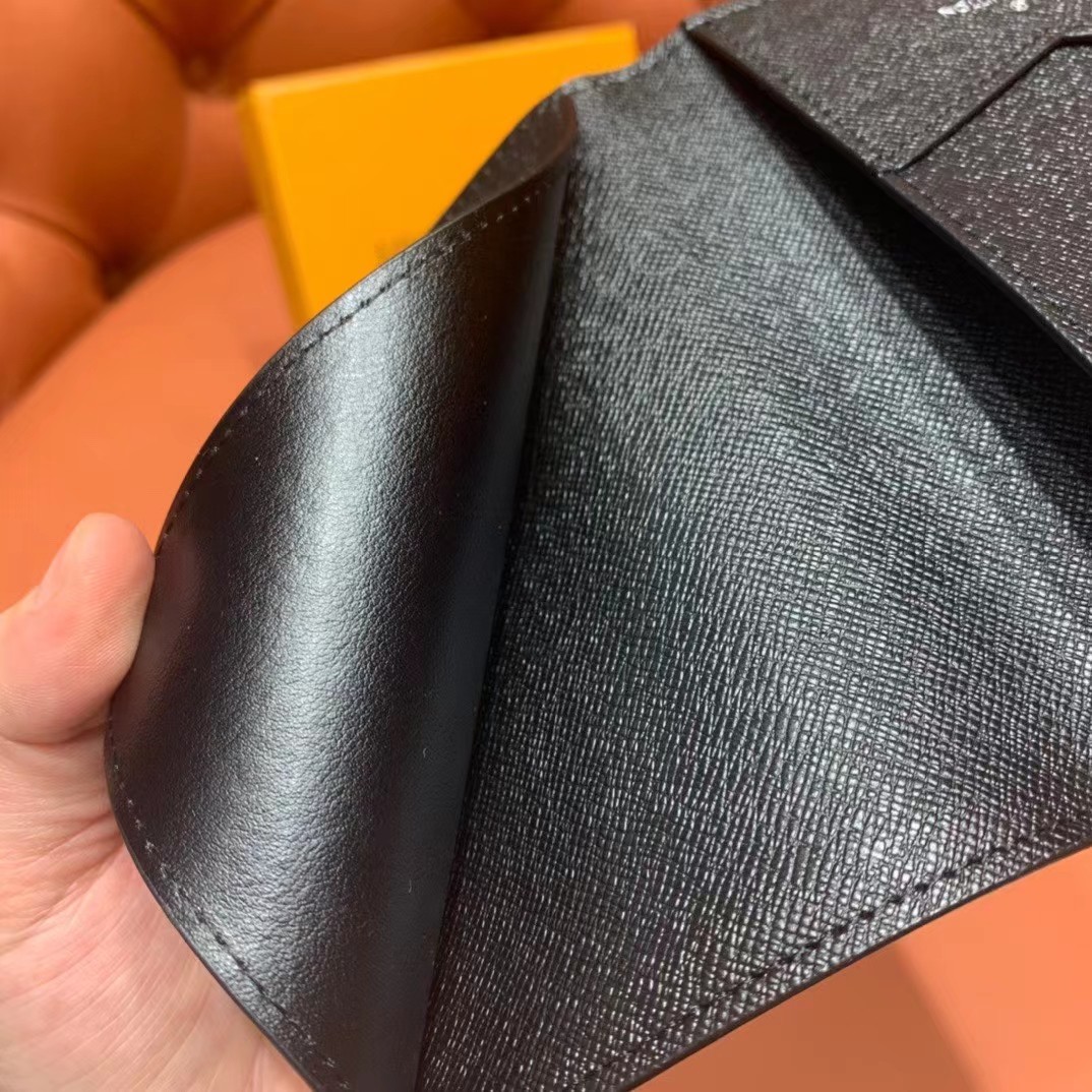 Louis Vuitton Passport Cover(10-14-2.5cm) - EUR FASHION