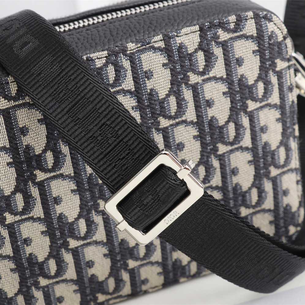 Dior Pouch With Shoulder Strap (17-12.5-5cm) - EUR FASHION