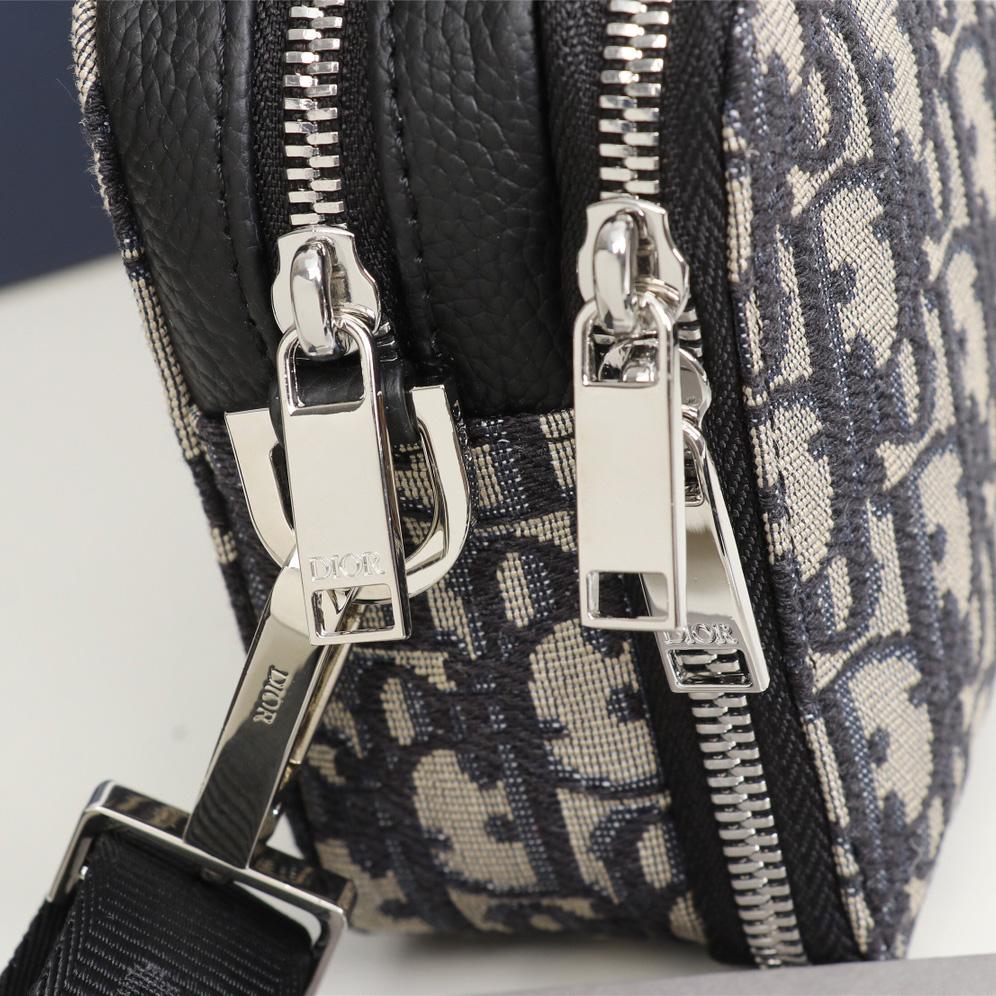 Dior Pouch With Shoulder Strap (17-12.5-5cm) - EUR FASHION