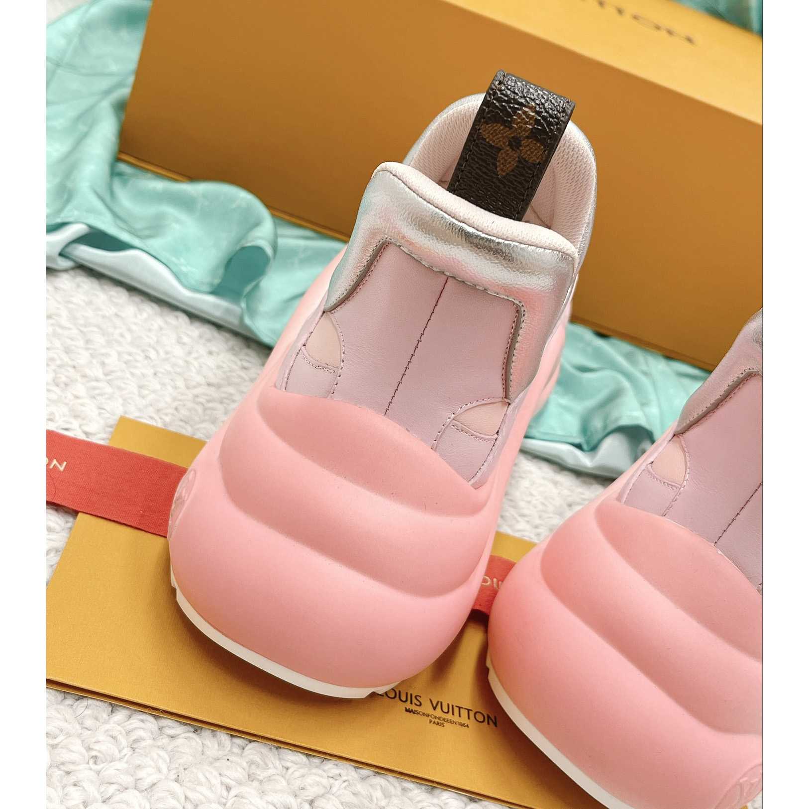 Louis Vuitton LV Archlight Sneaker       1AACM2 - EUR FASHION