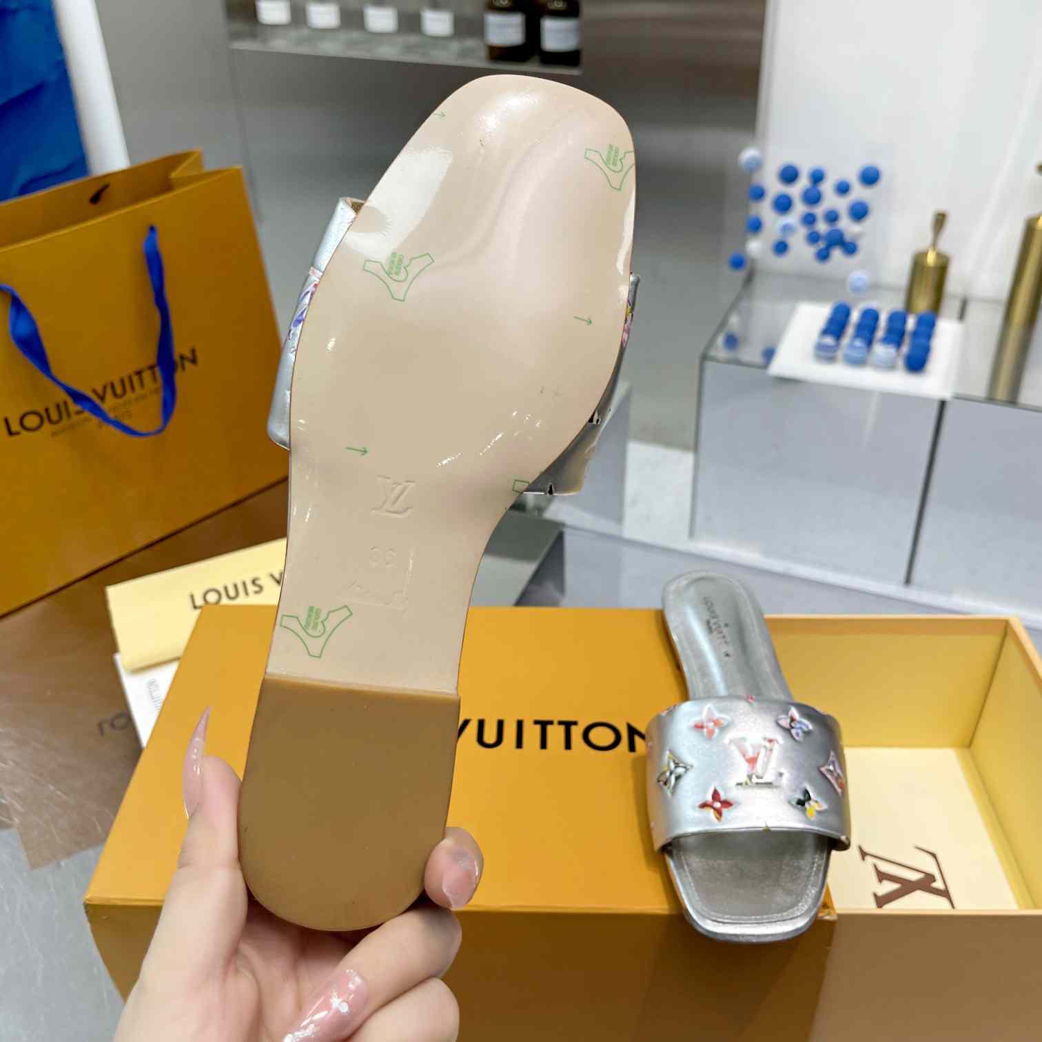 Louis Vuitton Revival Flat Mule     1AAOVA - EUR FASHION