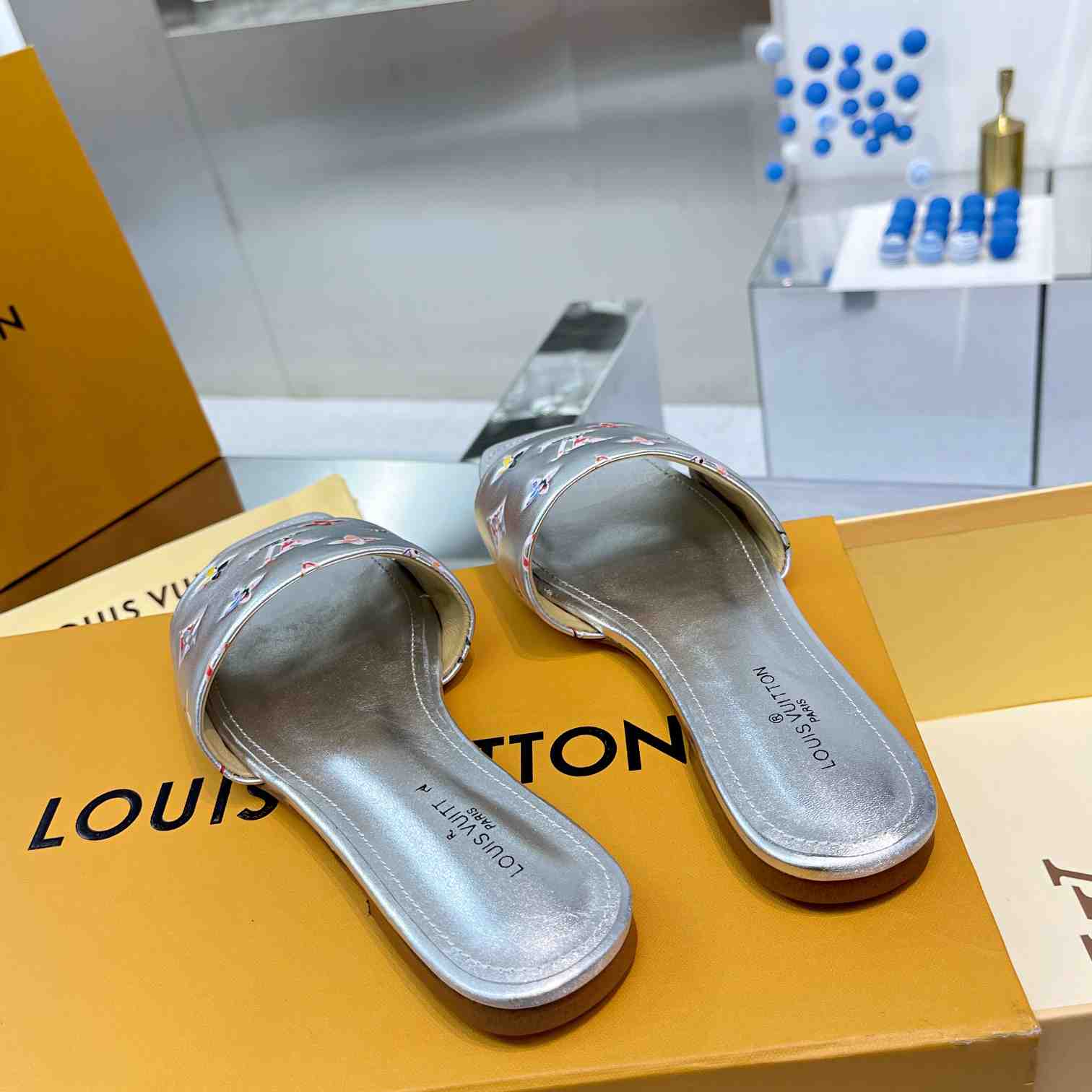 Louis Vuitton Revival Flat Mule     1AAOVA - EUR FASHION