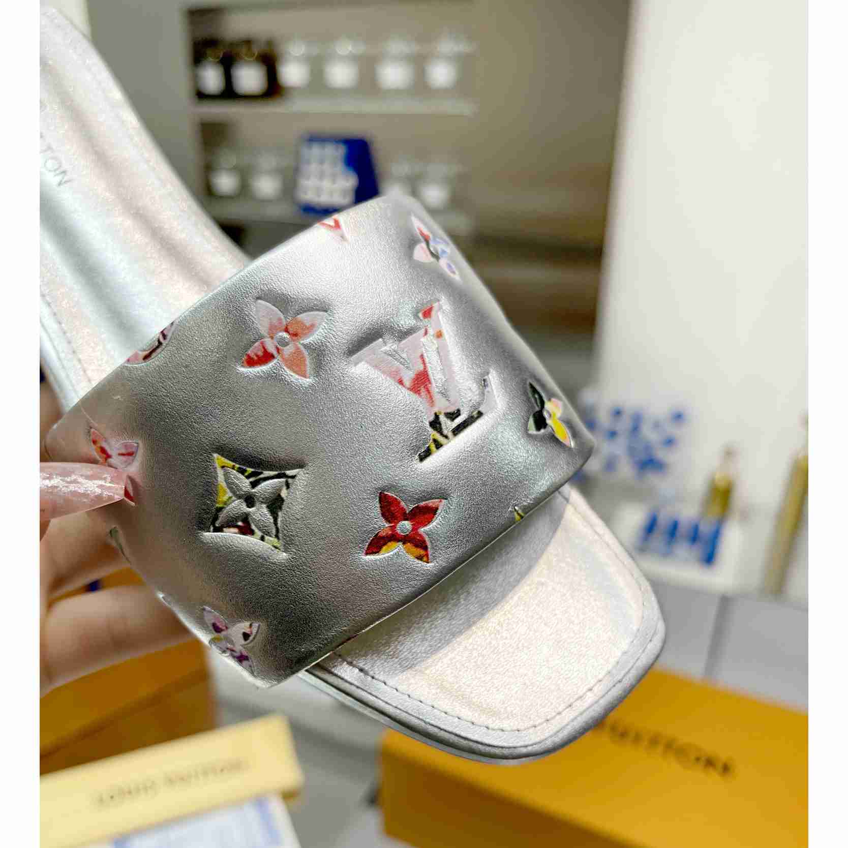 Louis Vuitton Revival Flat Mule     1AAOVA - EUR FASHION