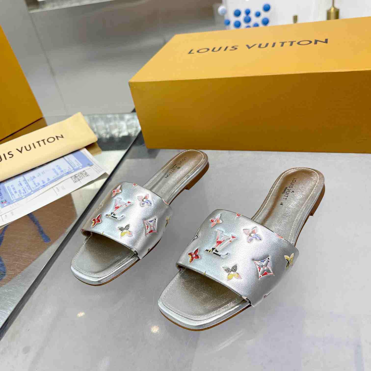 Louis Vuitton Revival Flat Mule     1AAOVA - EUR FASHION