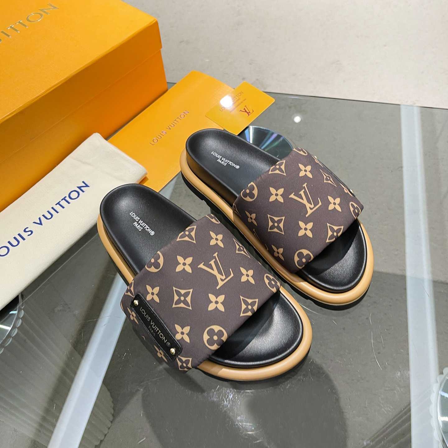 Louis Vuitton Pool Pillow Flat Comfort Mule    1AAEBX - EUR FASHION