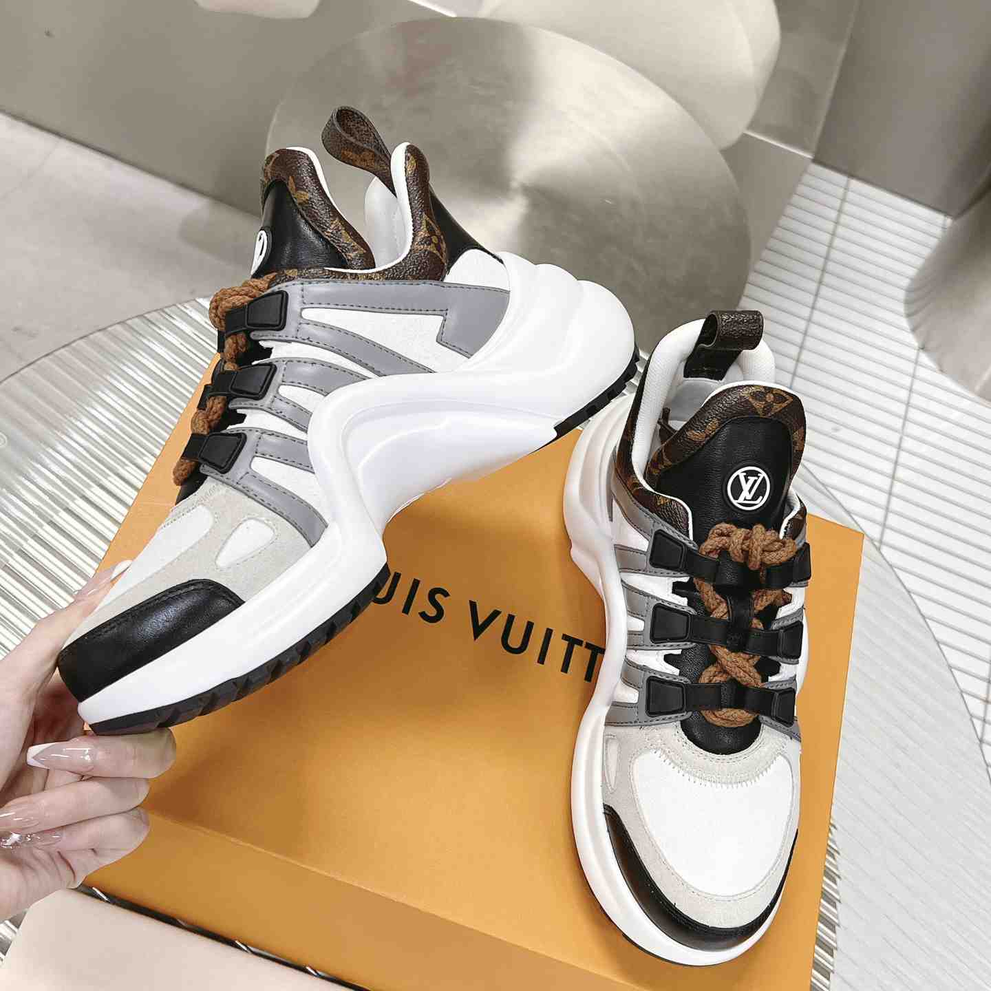 Louis Vuitton LV Archlight Sneaker       1AAOWZ    - EUR FASHION