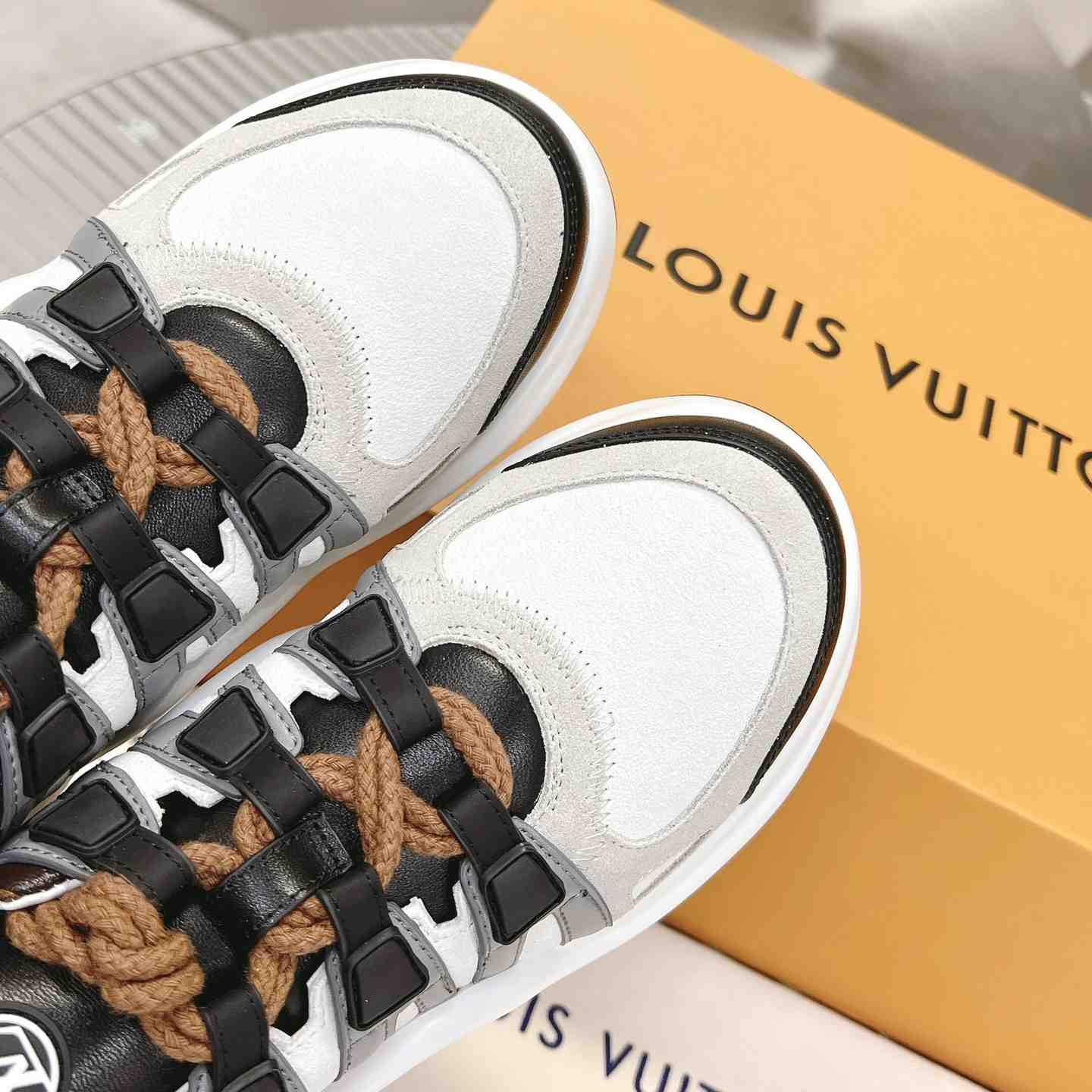 Louis Vuitton LV Archlight Sneaker       1AAOWZ    - EUR FASHION