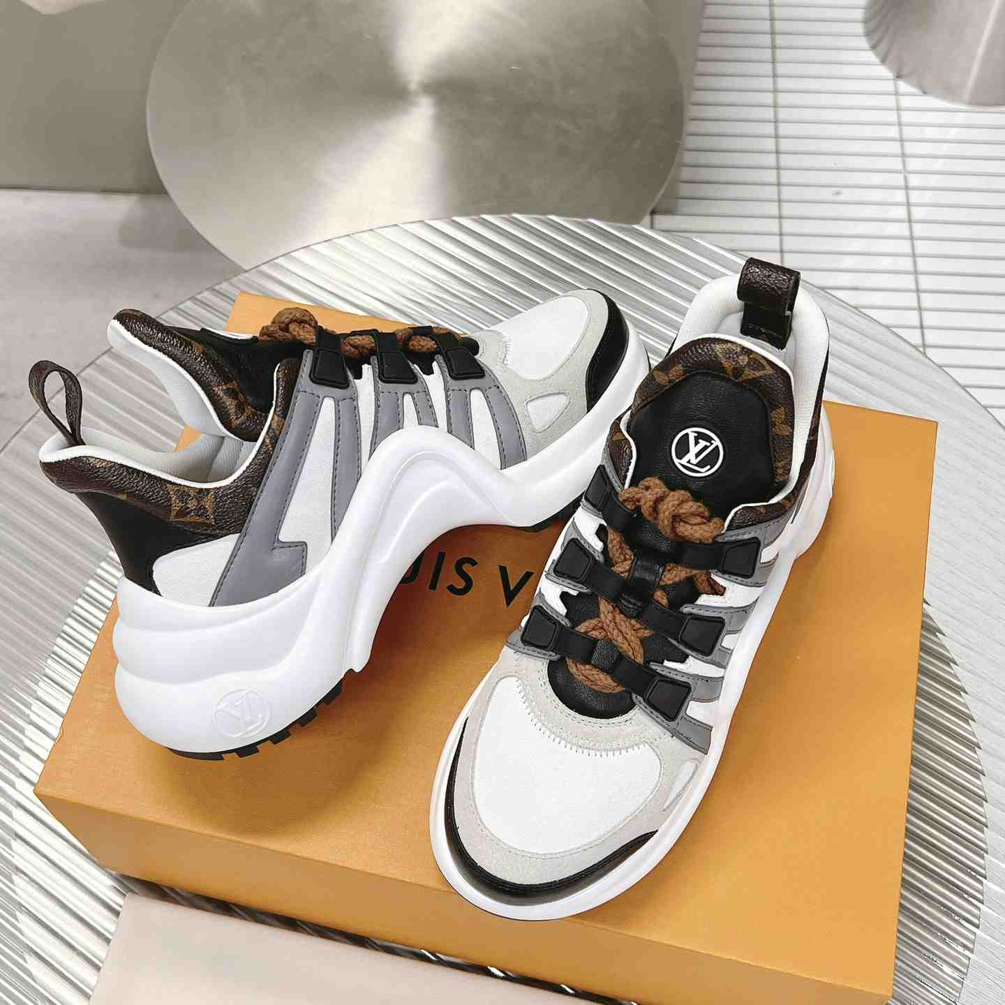 Louis Vuitton LV Archlight Sneaker       1AAOWZ    - EUR FASHION