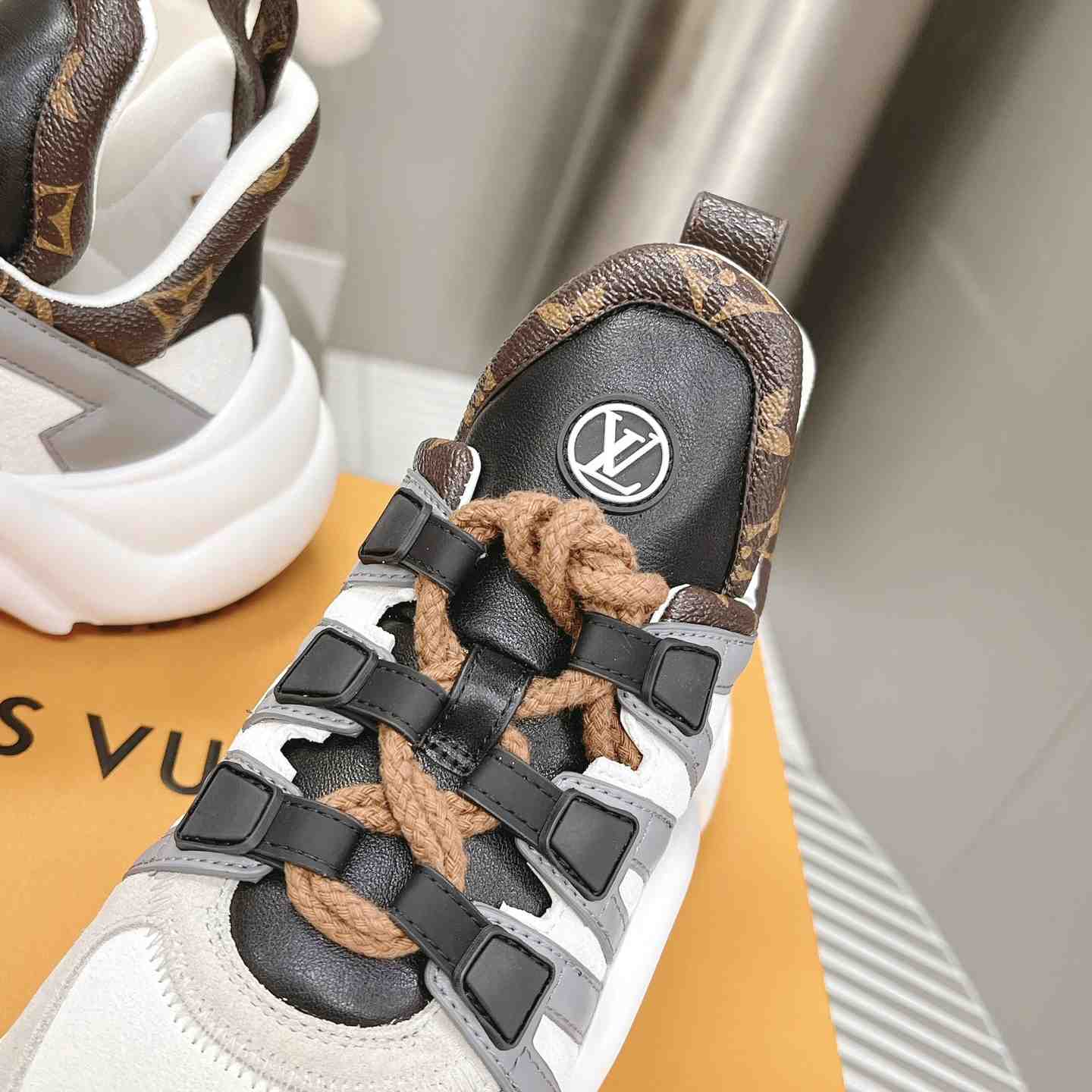 Louis Vuitton LV Archlight Sneaker       1AAOWZ    - EUR FASHION
