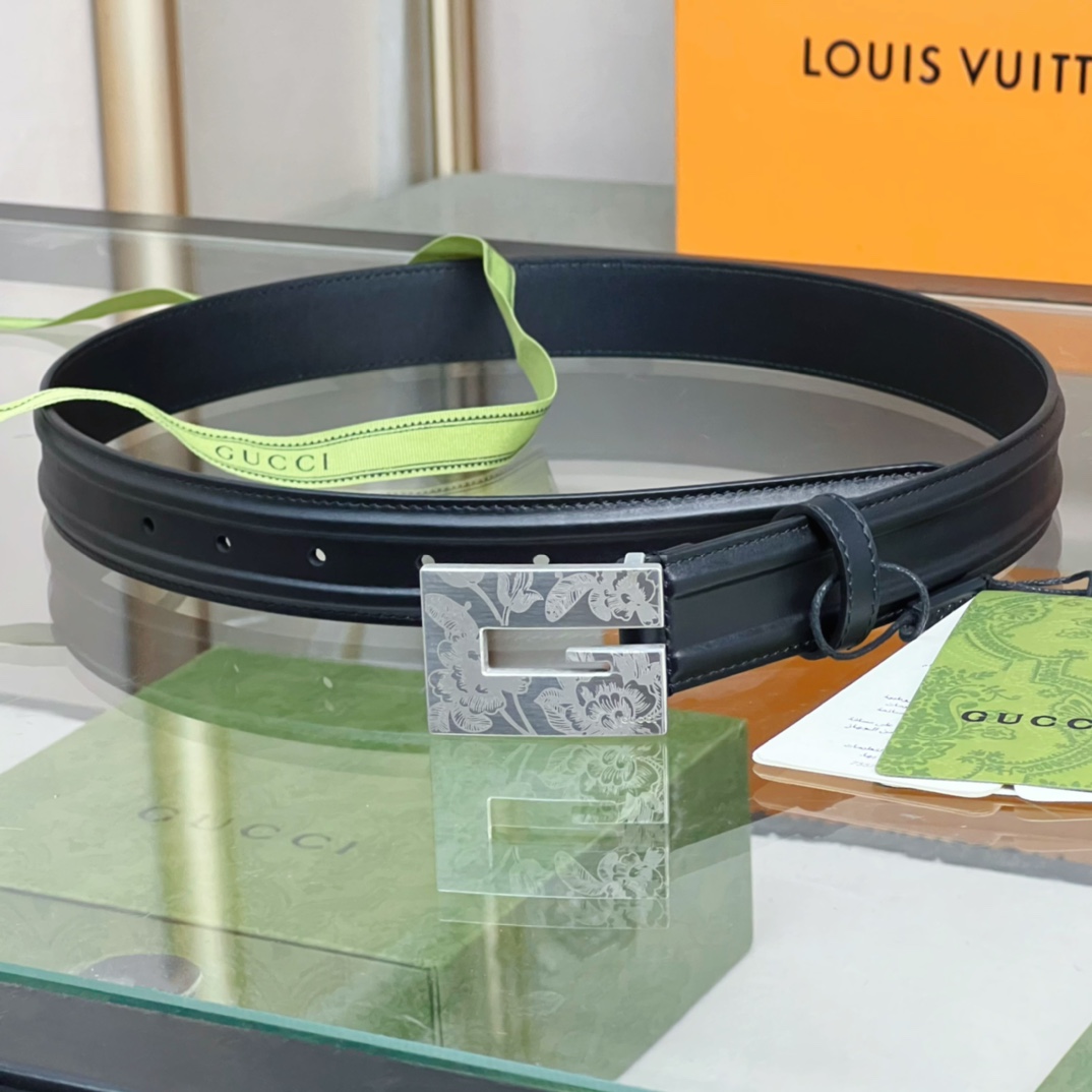 Gucci Thin Belt With Engraved Square G Buckle - EUR FASHION
