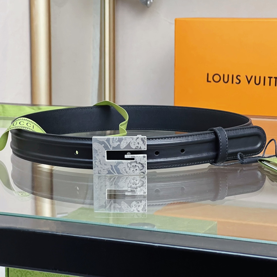 Gucci Thin Belt With Engraved Square G Buckle - EUR FASHION
