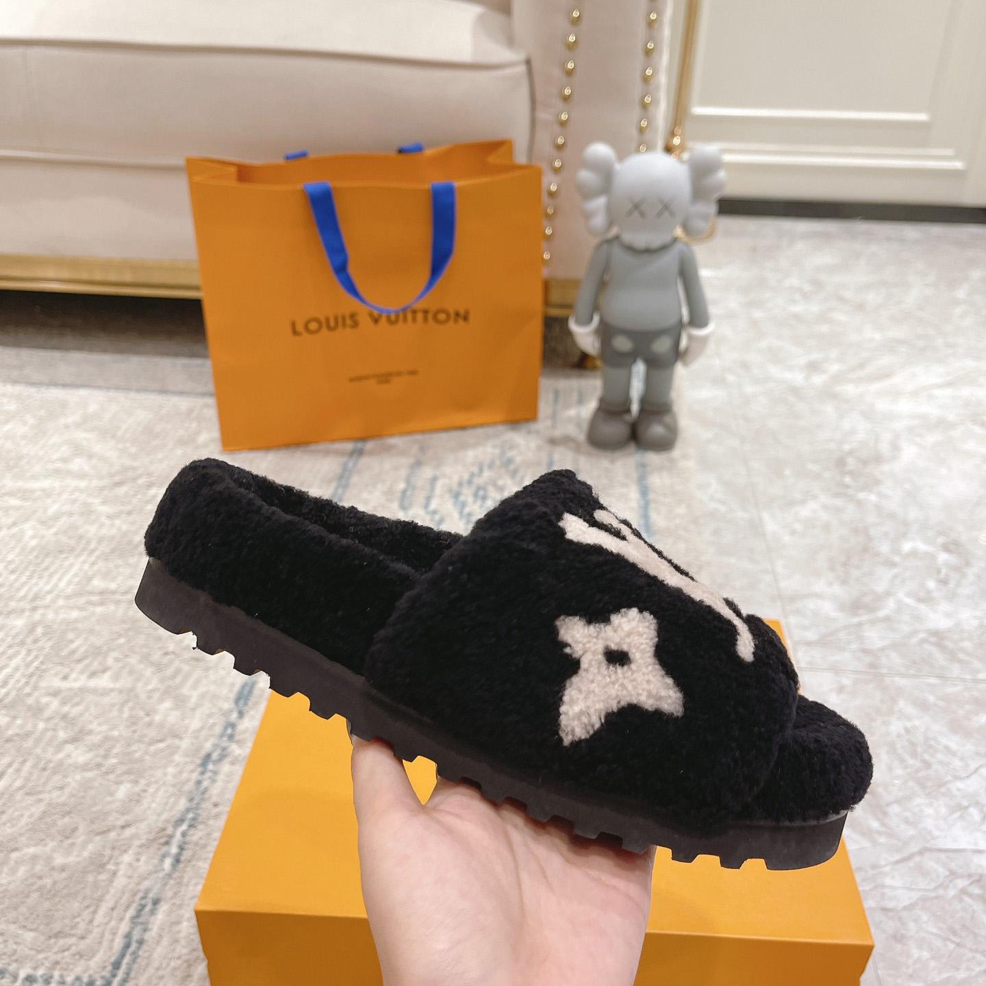 Louis Vuitton Paseo Flat Comfort Mule      1A8ZIT - EUR FASHION