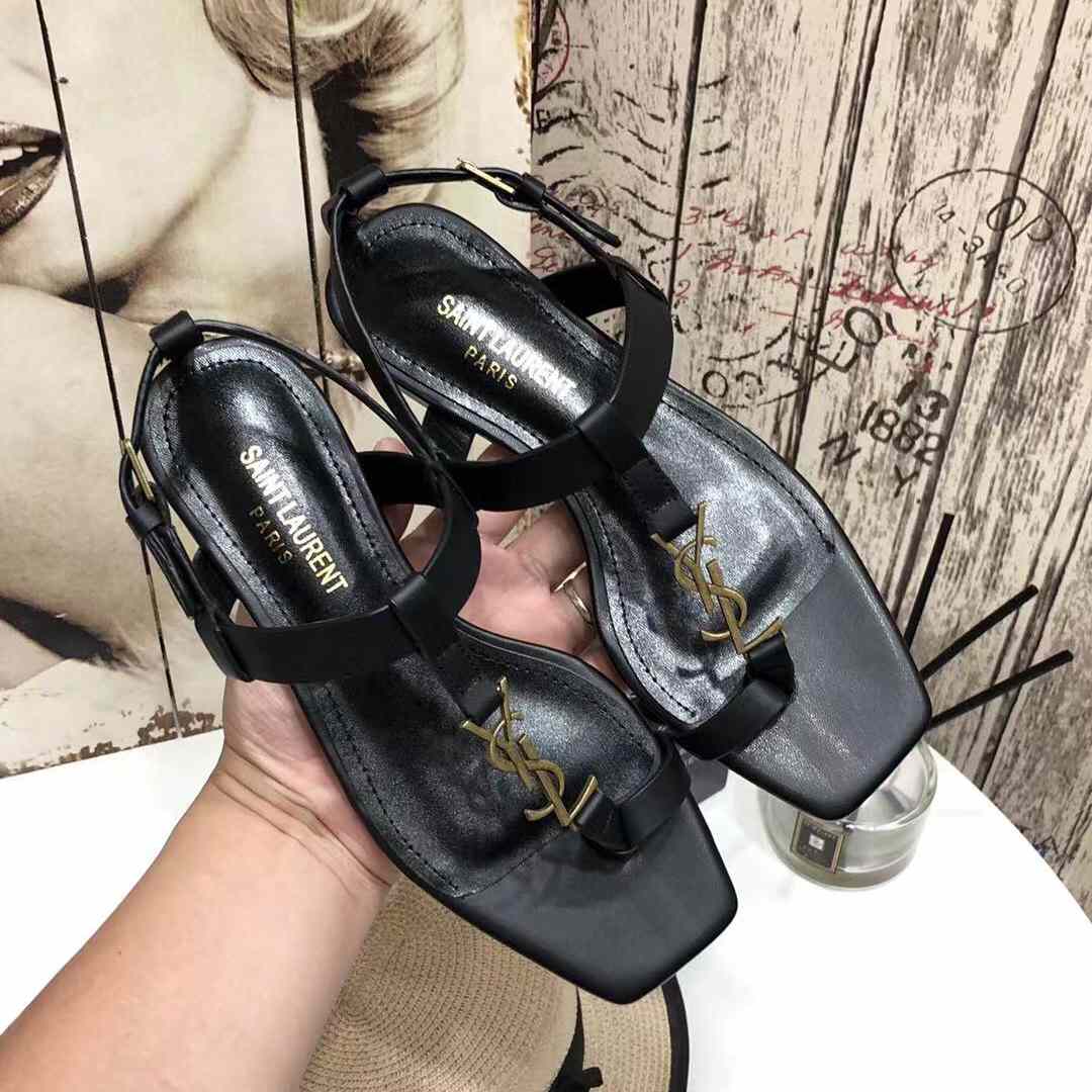 Saint Laurent Cassandra Flat Sandals In Smooth Leather With Gold-Tone Monogram - EUR FASHION