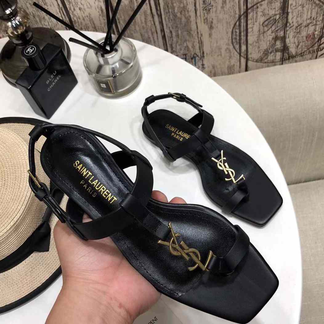 Saint Laurent Cassandra Flat Sandals In Smooth Leather With Gold-Tone Monogram - EUR FASHION